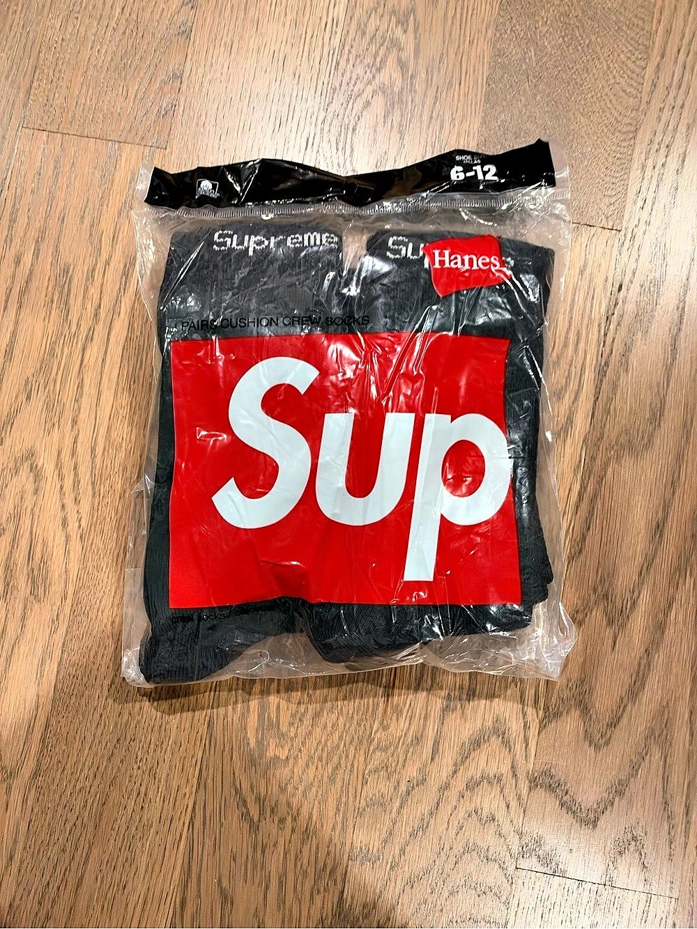 Supreme Hanes x Supreme 4-Pair Cushion Crew Socks Black & Red Men's 6-12